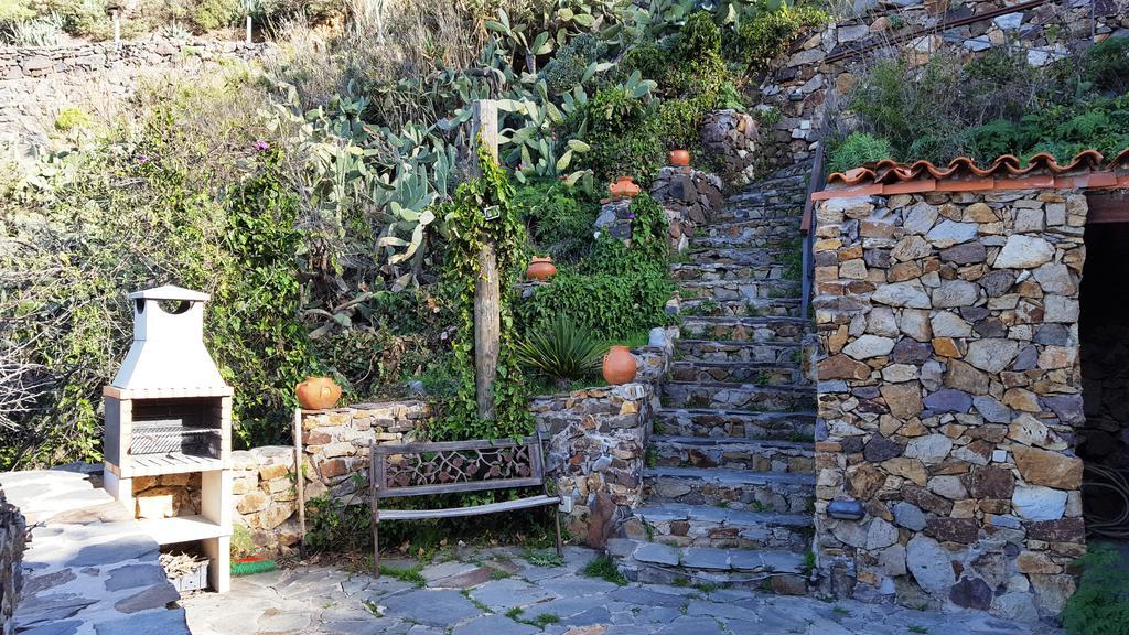 - Laendliches Haus, Pepita La De Flores *