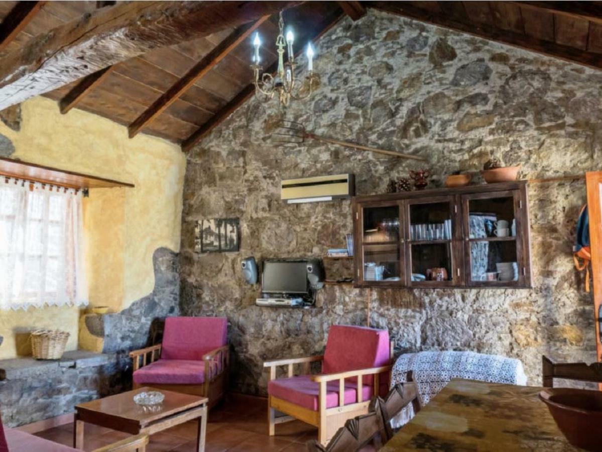 - Laendliches Haus, Pepita La De Flores